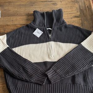 NWT! American Eagle gray and Cream Women's half zip Sweater